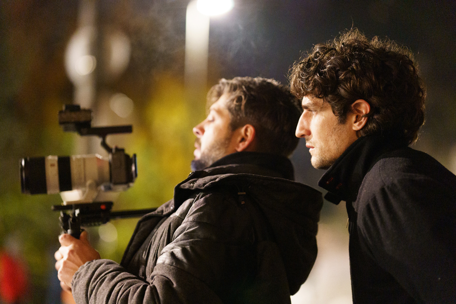 Louis Garrel sur le tournage de son film L'Innocent à Lyon.