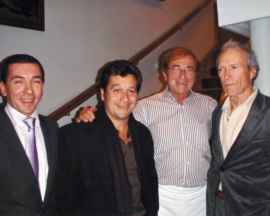 Laurent Gerra, Jean-Paul Lacombe et Clint Eastwood la main sur l'épaule à Léon de Lyon.