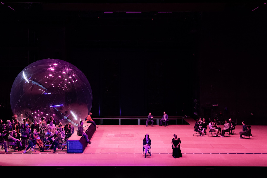 La nouvelle production de Candide de Bernstein par Daniel Fish à l'Opéra de Lyon.