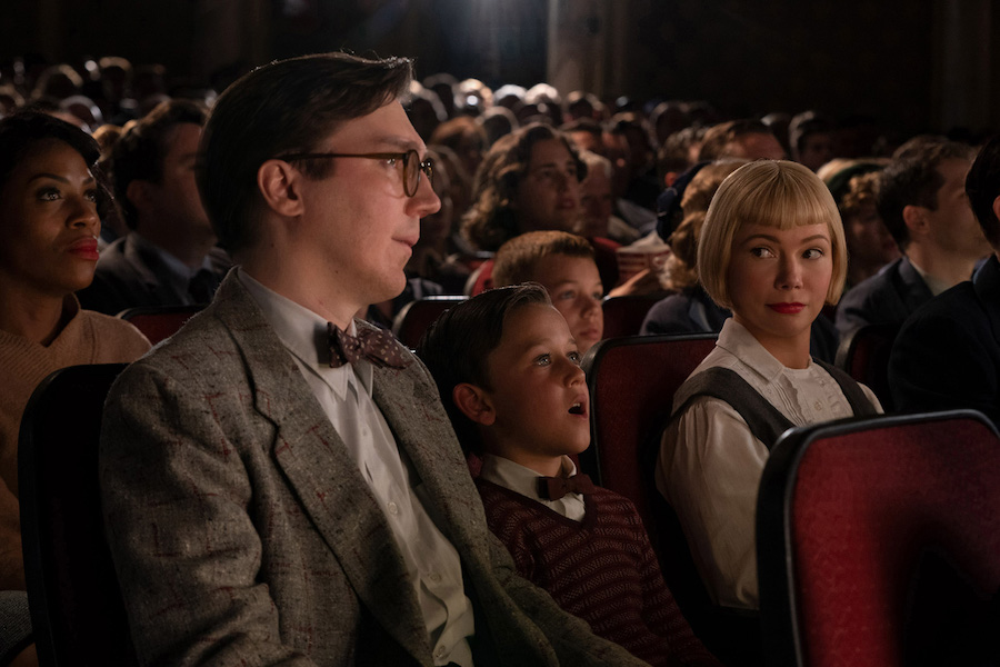 Paul Dano e Michelle Williams en parents du jeune Steven Spielberg au cinéma dans The Fablmans.