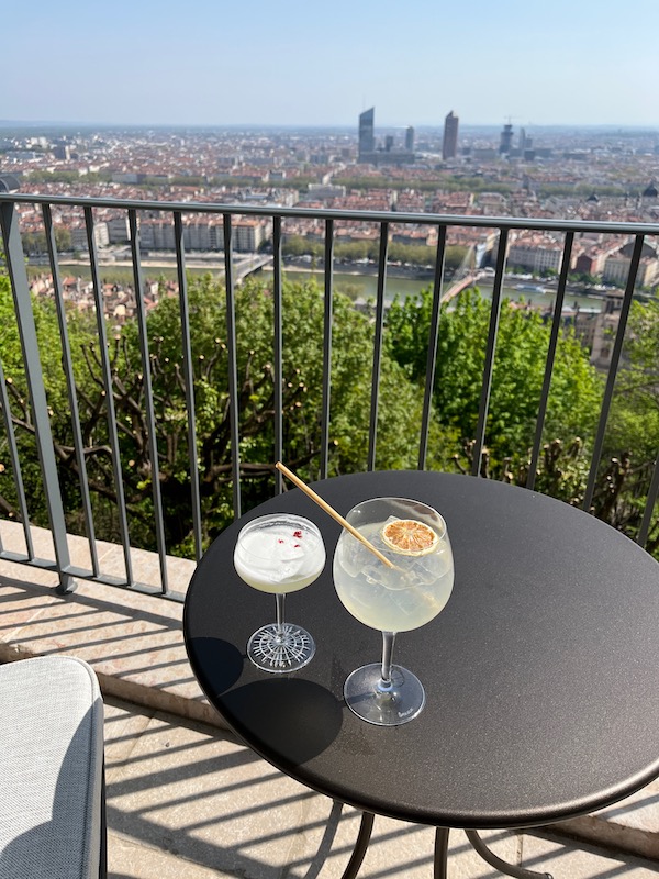 Bulle, cocktails et gastro de Lassausaie avec le plus beau panorama de Lyon