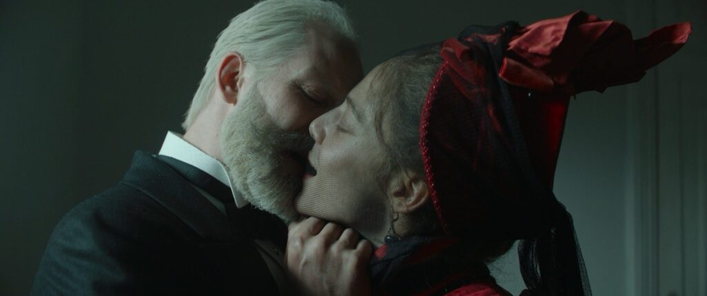 La Femme de Tchaï­kovski : le nouveau film somp­tueux de Kirill Sere­bren­ni­kov sur un amour toxique