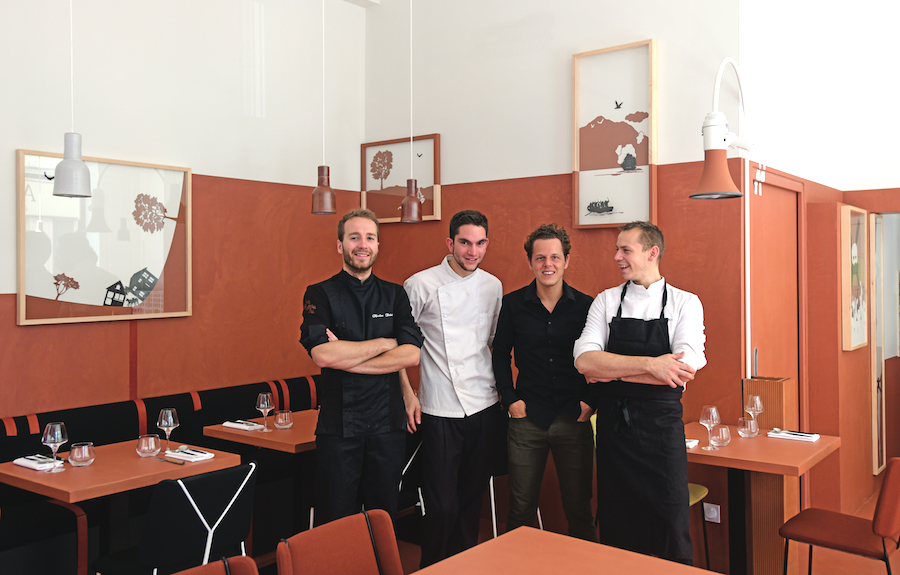 La bande des quatre de La Mutinerie à l'intérieur de leur restaurant à Lyon.