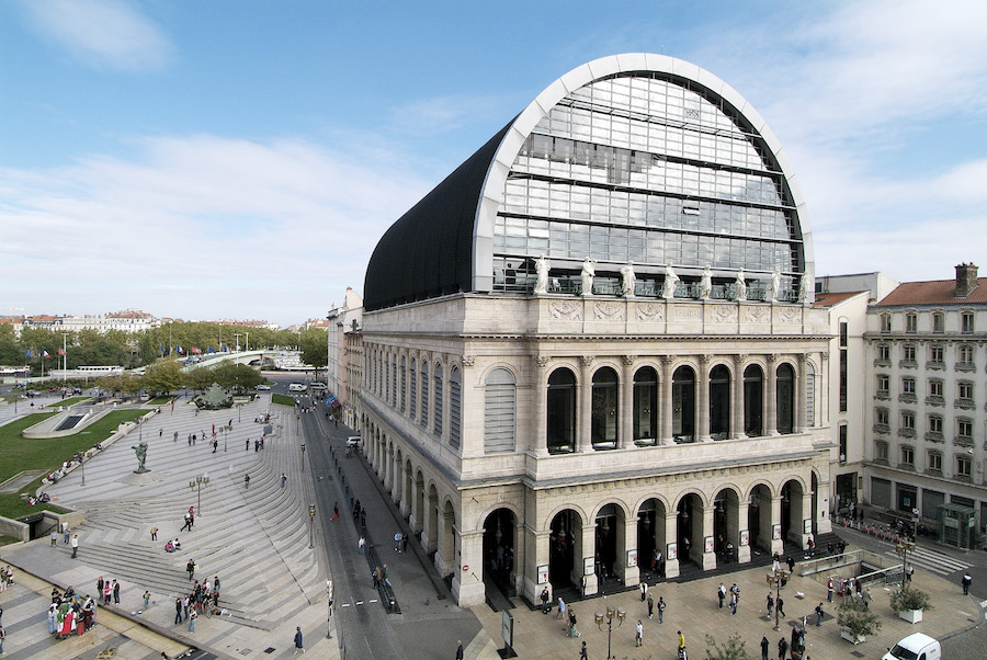 Opéra de Lyon extérieur jour.