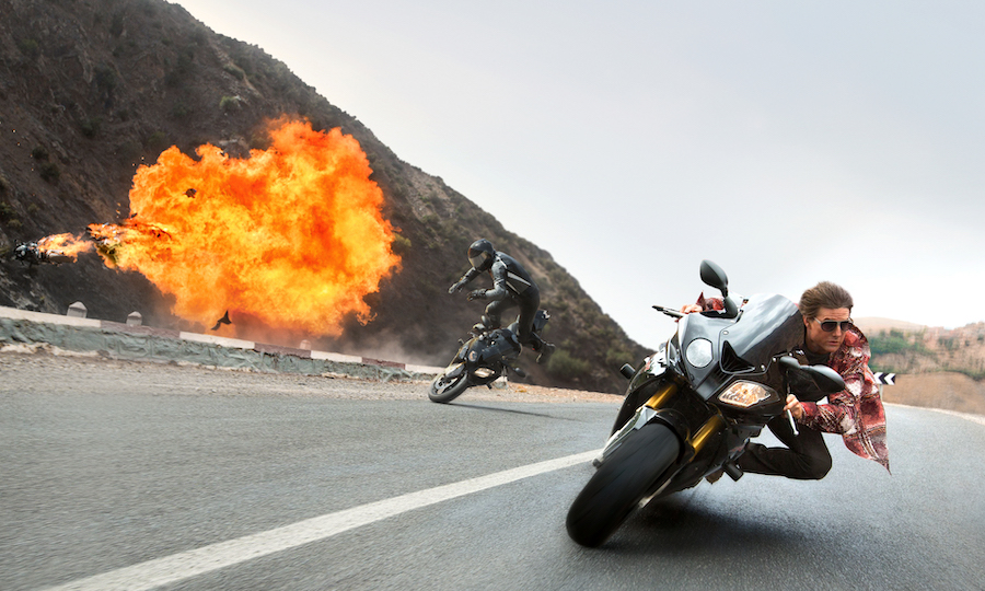 Tom Cruise moto explosion feu route MI5