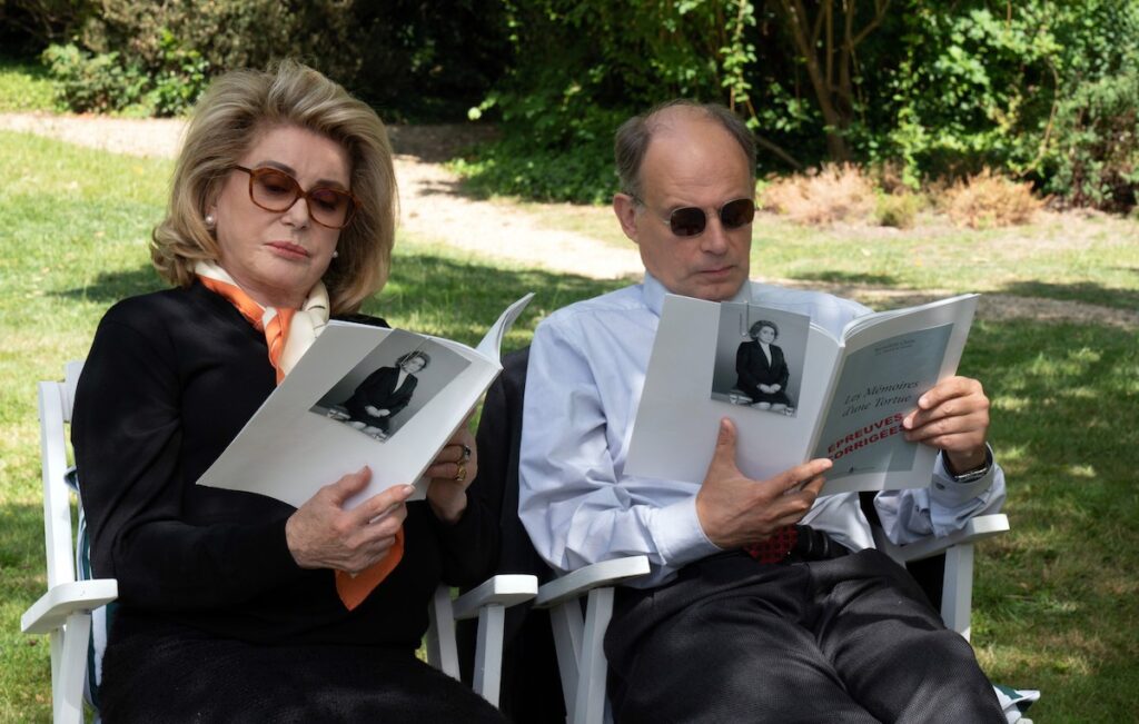 Petite décep­tion pour Berna­dette, le nouveau film attendu avec Deneuve en Chirac