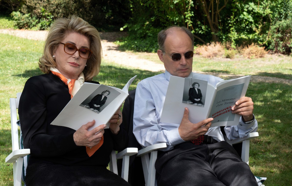 Petite décep­tion pour Berna­dette, le nouveau film avec Deneuve en Chirac