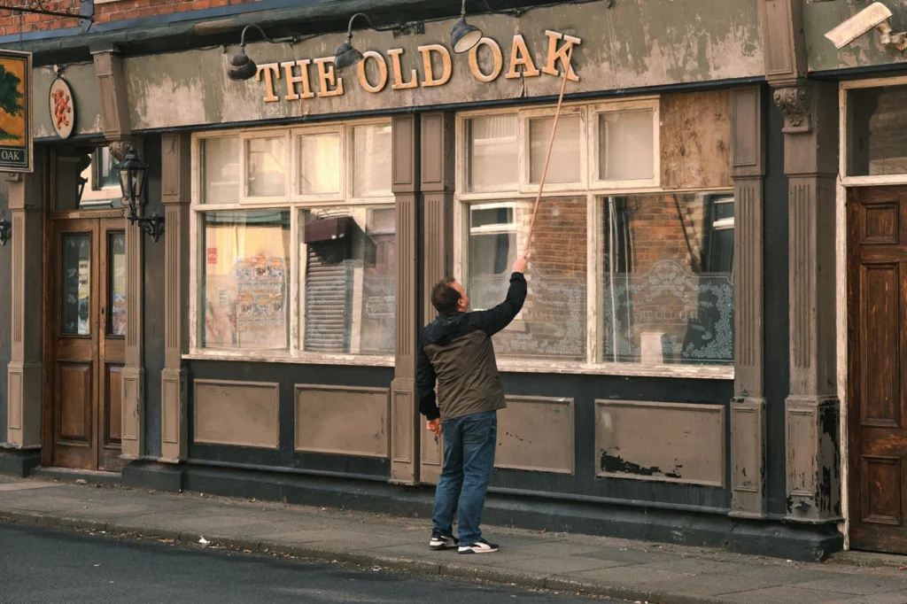 The Old Oak, un nouveau film du vieux Ken Loach à moitié réussi