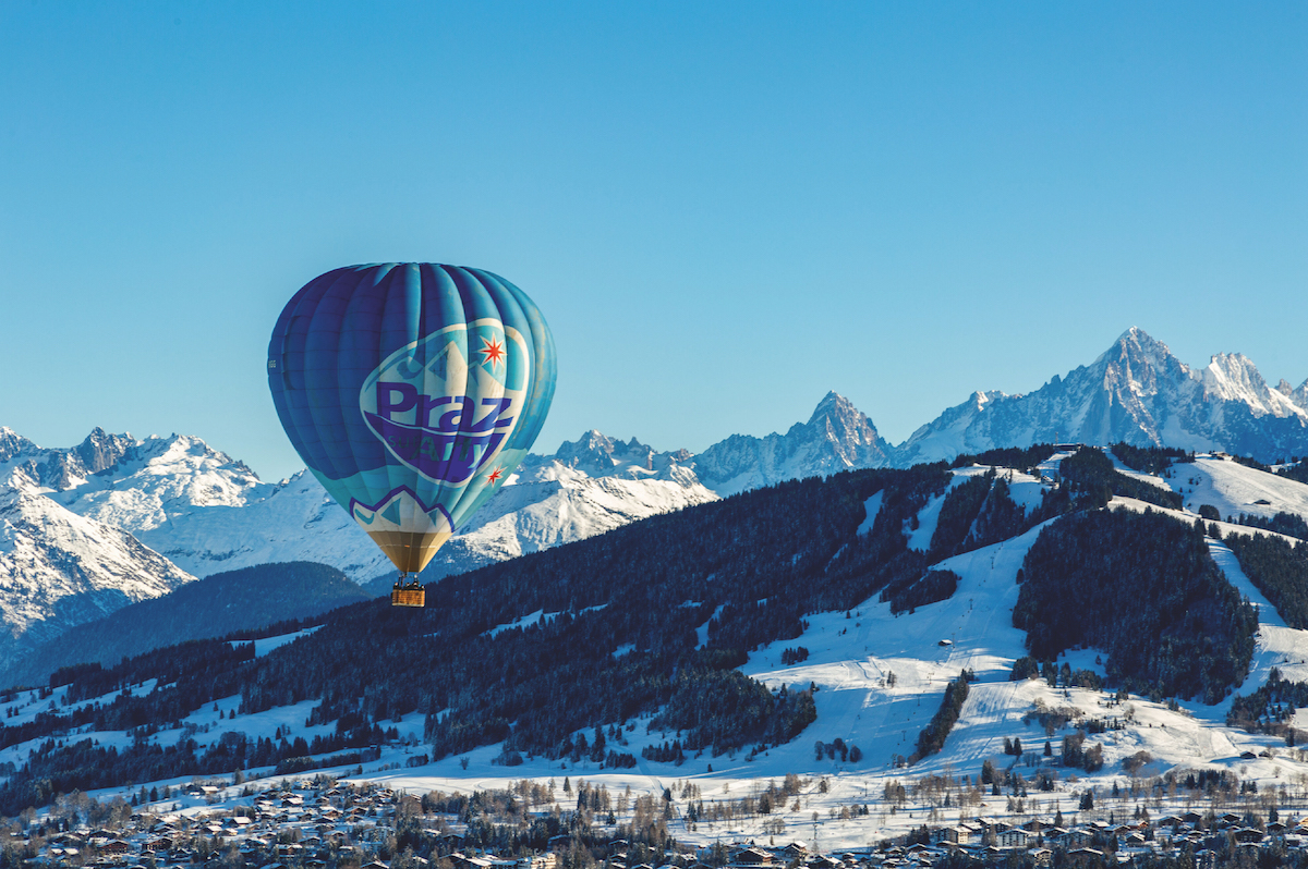 Volez en mont­gol­fière au-dessus de la neige du Mont-Blanc