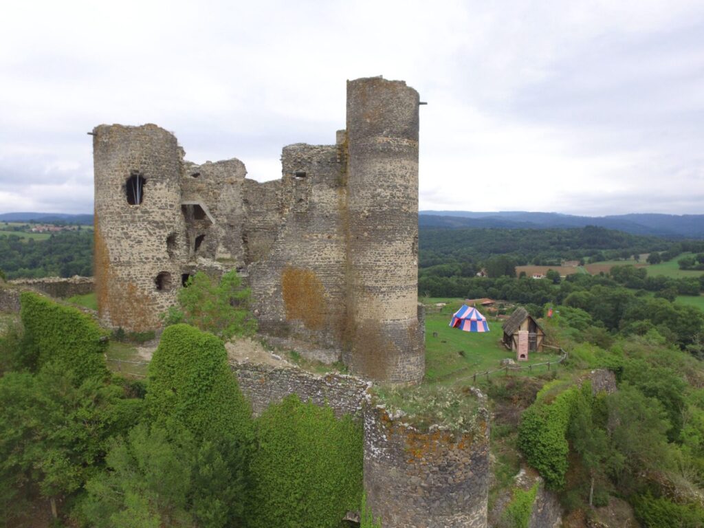 Remon­tez le temps en immer­sion médié­vale au château de Domey­rat