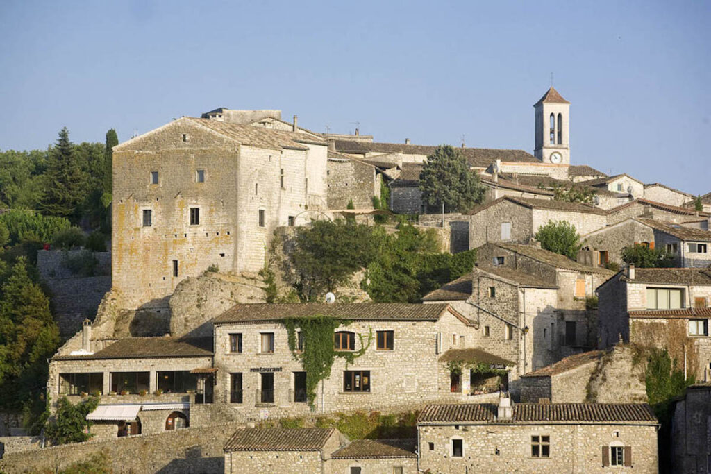 Bala­zuc : le joyau de l’Ar­dèche et son patri­moine incon­tour­nable