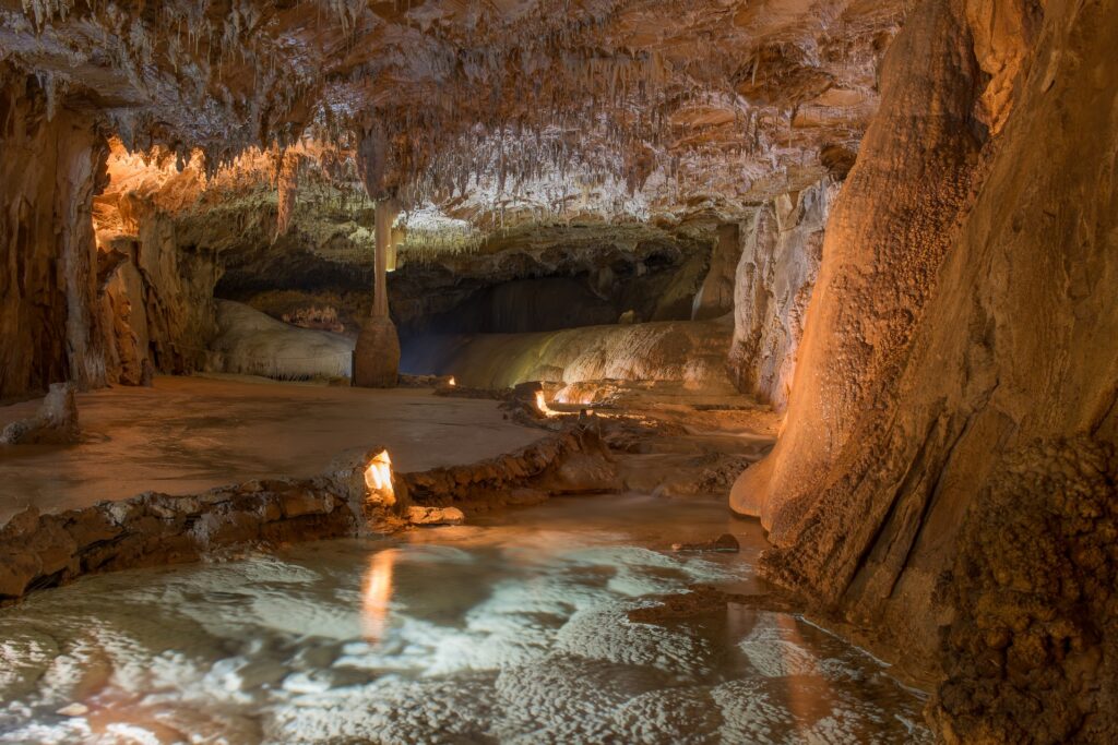 Une des salles de la Grotte de Choranche