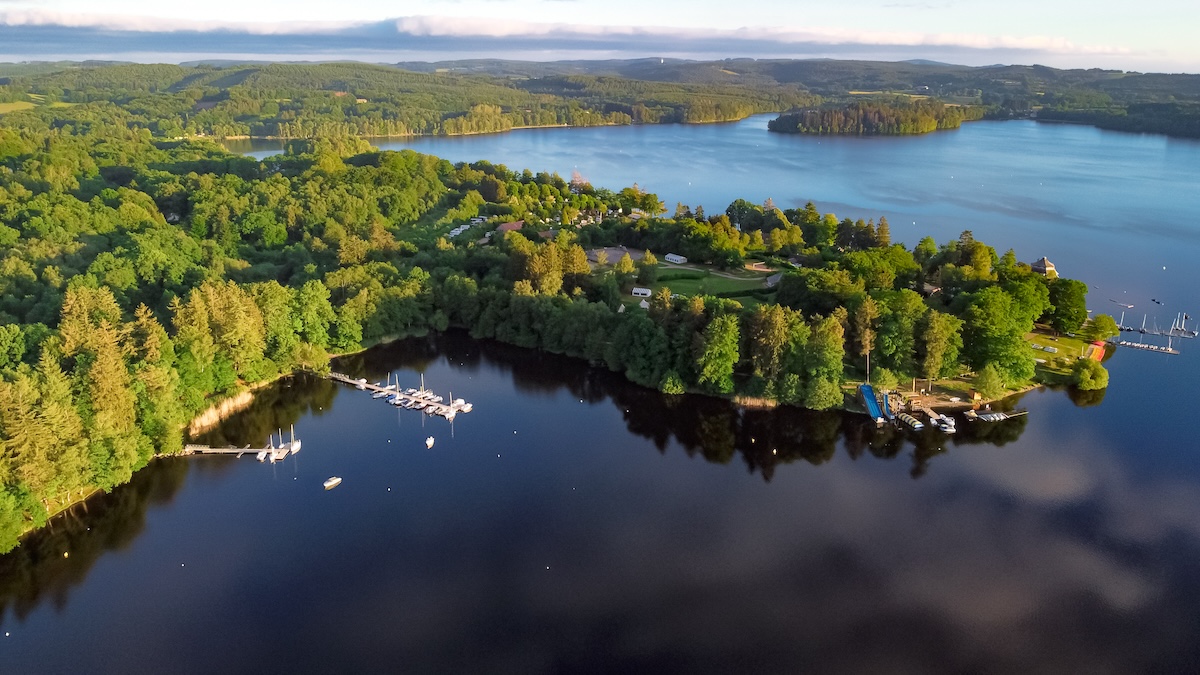 Pique-nique en canoë sur le plus beau lac de la Nièvre